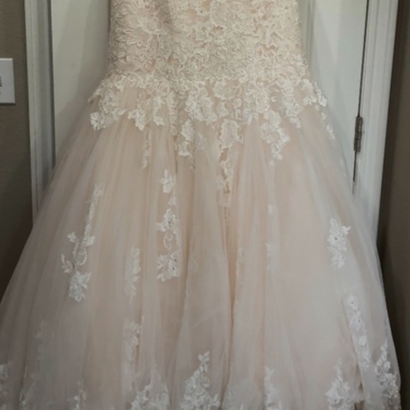 VERA WANG WEDDING DRESS never worn never altered - Picture 2 of 8